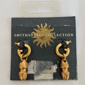 Vintage Smithsonian Collection Gold Tone Earrings NEVER WORN